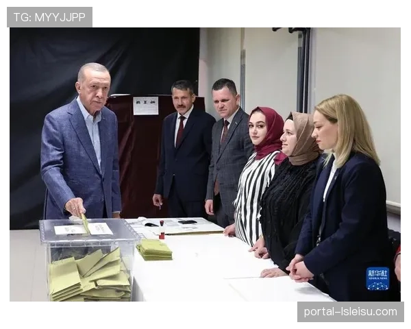 决赛现场：土耳其总统埃尔多安与国际足联主席因凡蒂诺现身观战